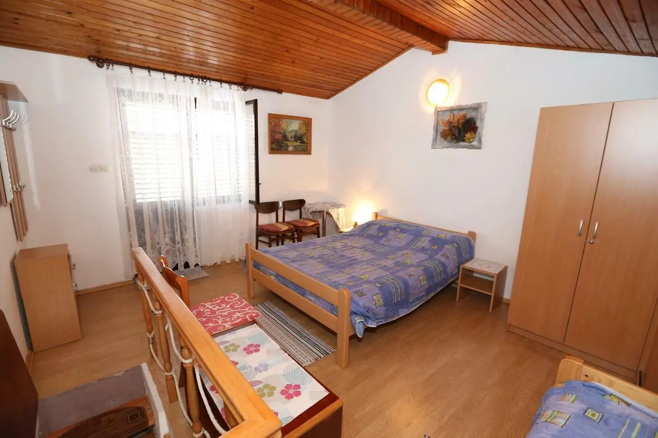 Apartment Dusanka Baška Kroatien